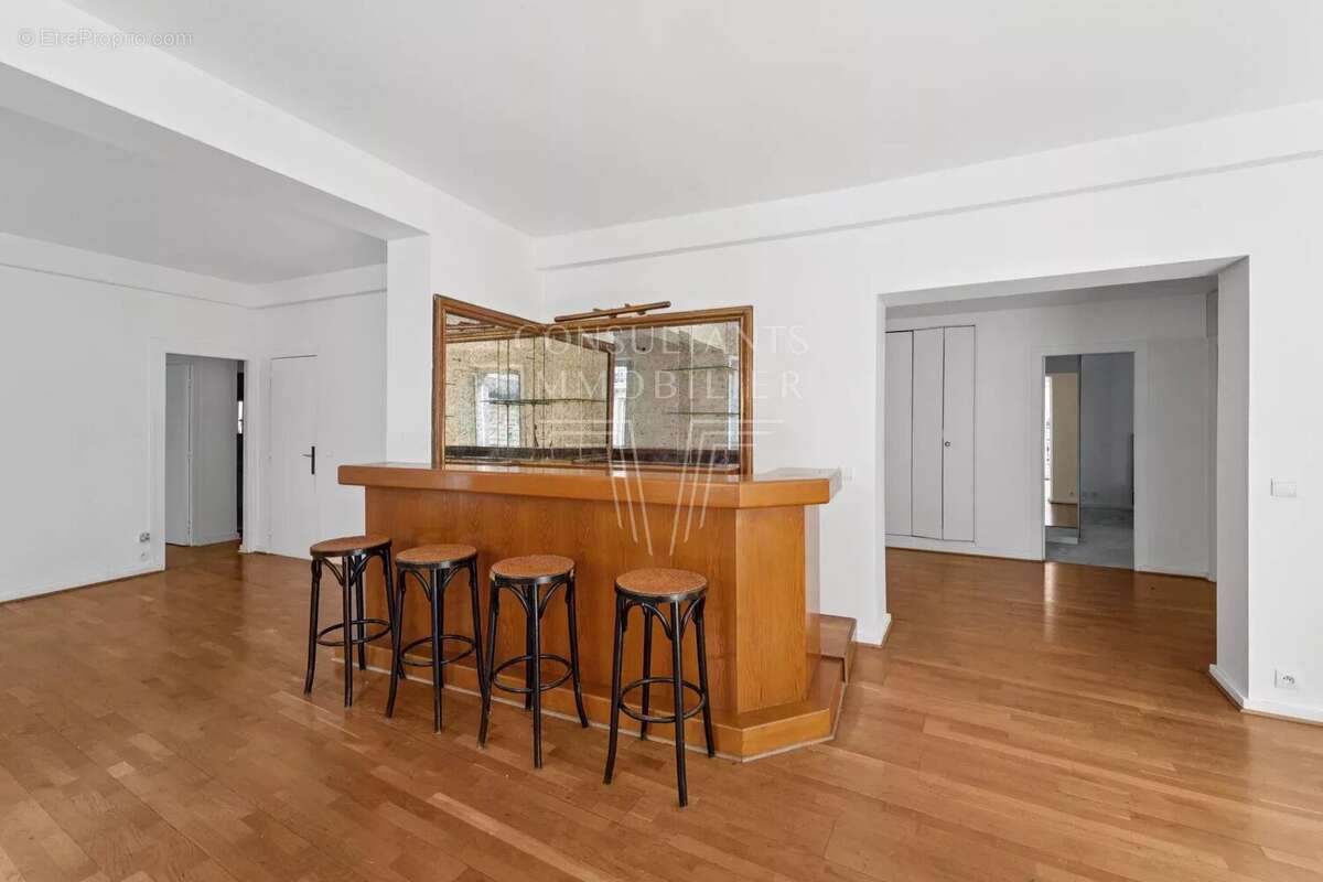 Appartement à PARIS-17E