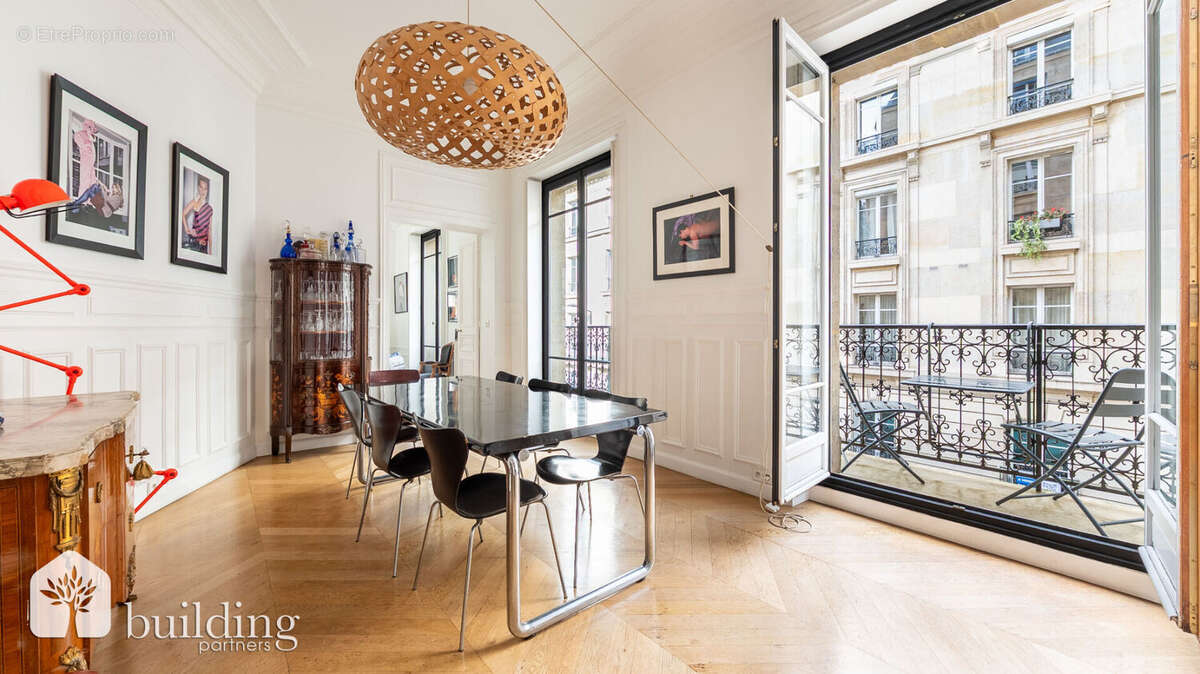 Appartement à PARIS-16E