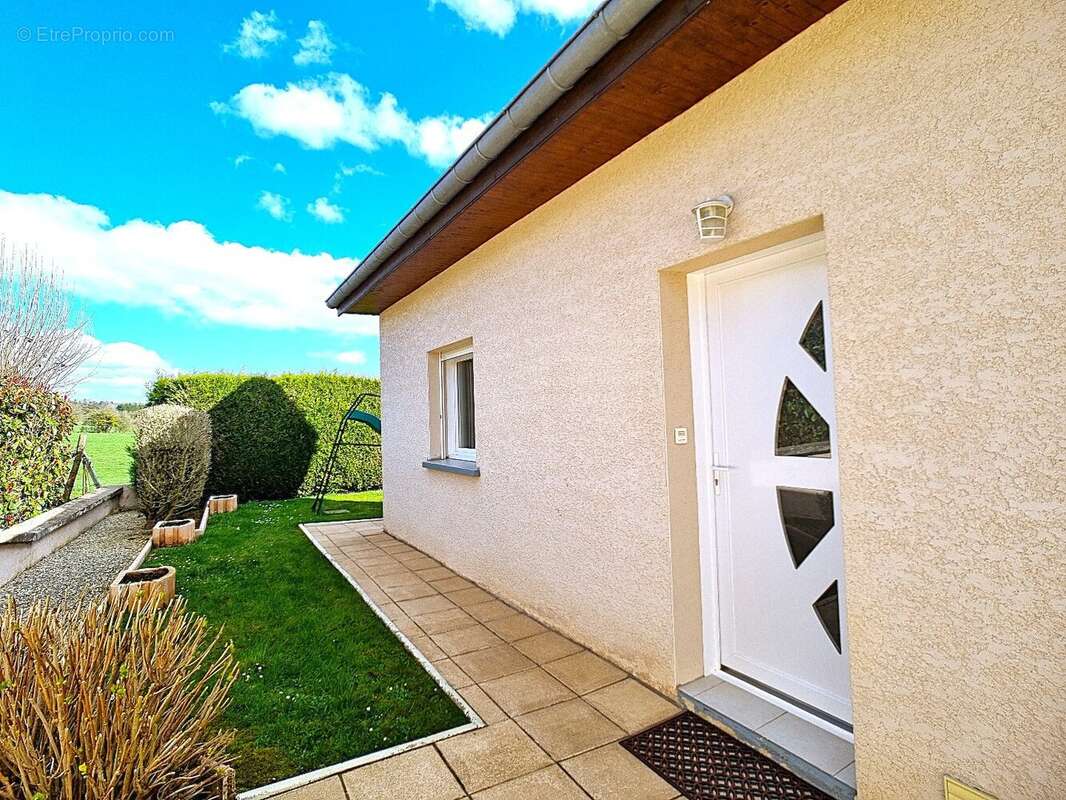 Maison 101 m² à Gennes  - photo 14