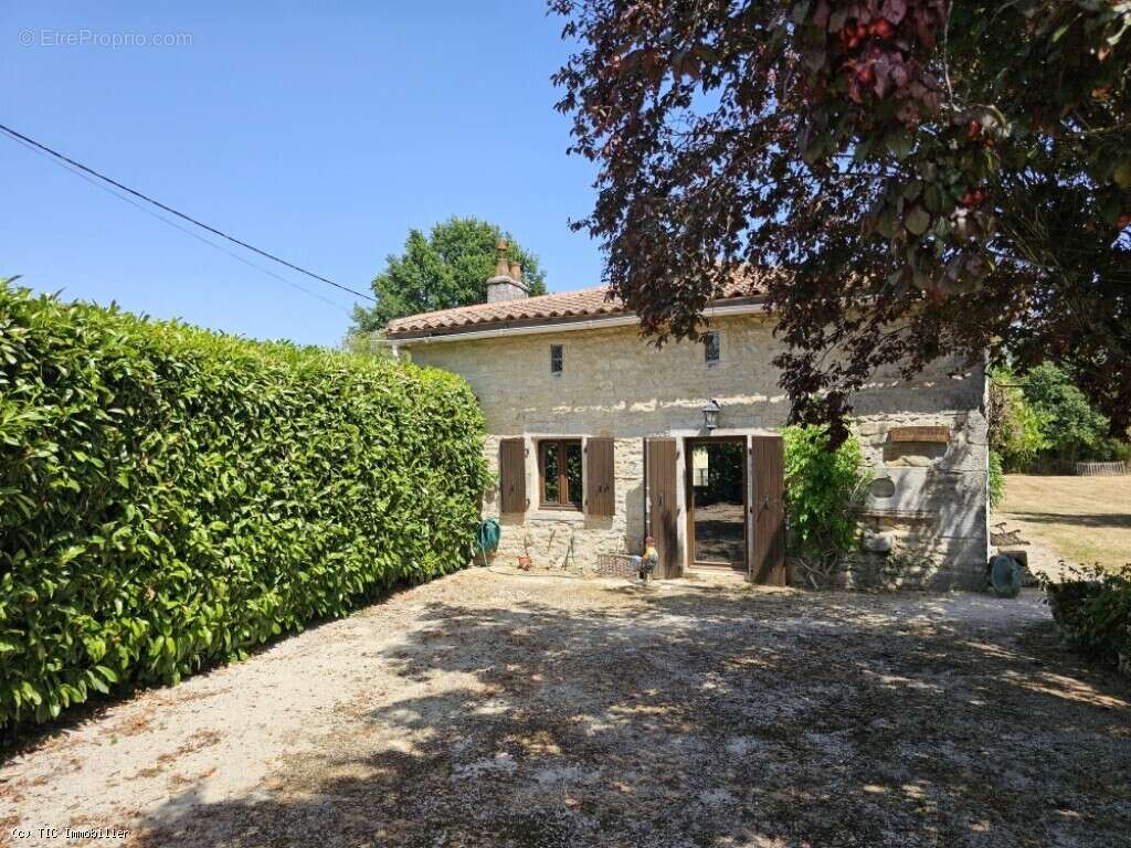 Maison à CHAMPAGNE-MOUTON