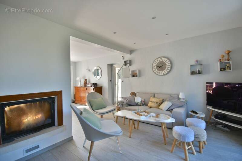 Chasselay village prisé - Maison de 155 m² - Piscine chauffée - photo 4