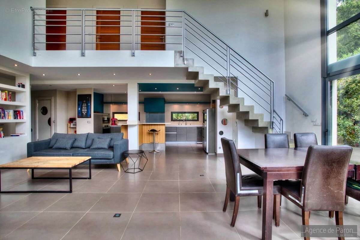 Maison à VERRIERES-LE-BUISSON