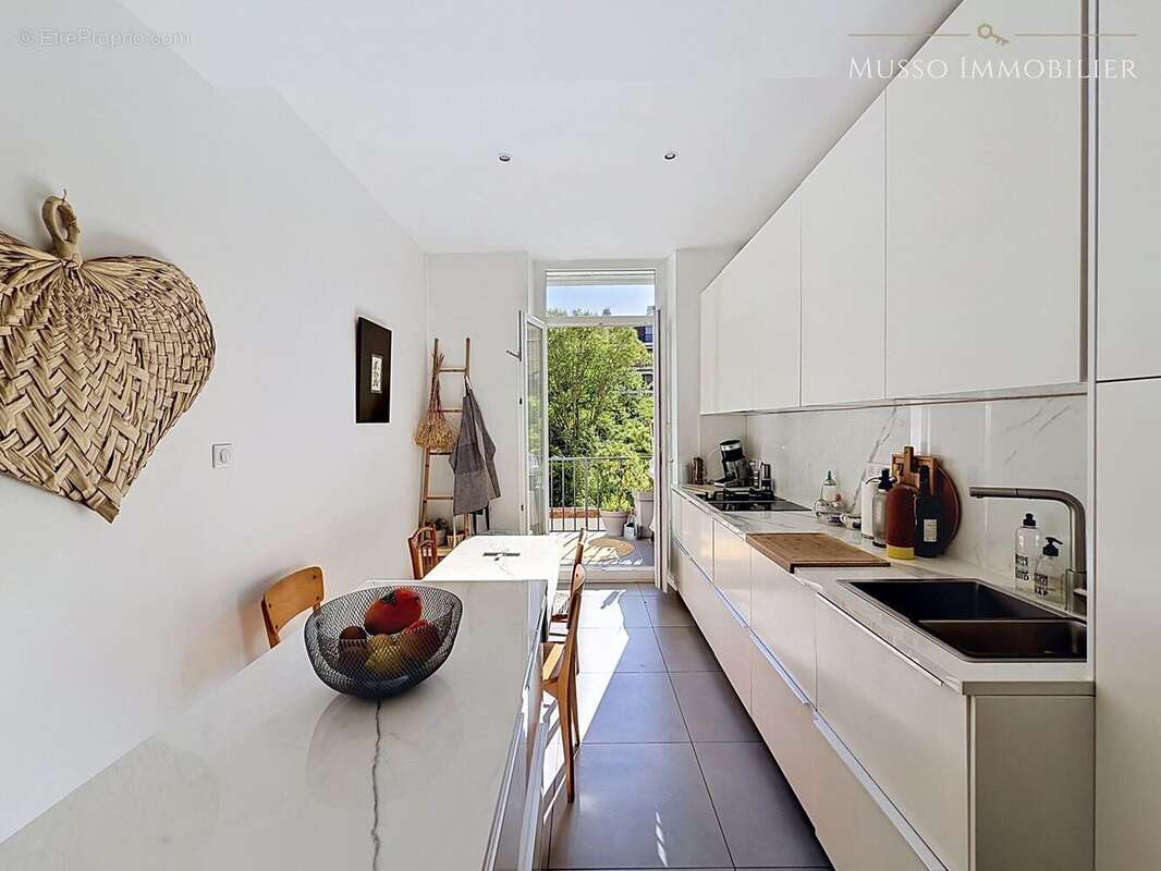Appartement 252 m² à Marseille-8e  - photo 9