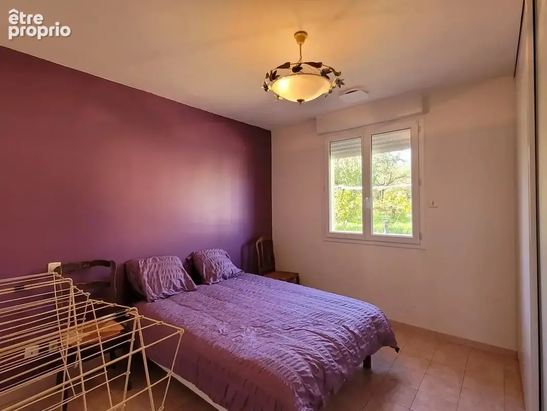 Maison récente de plain-pied avec garage sur 2600 m2 de terrain, à 15 minutes de Cahors. - photo 8