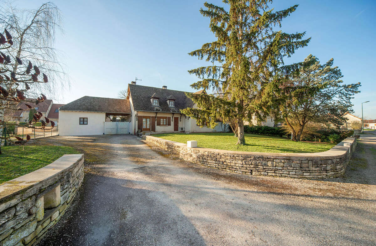 Maison à FONTAINES