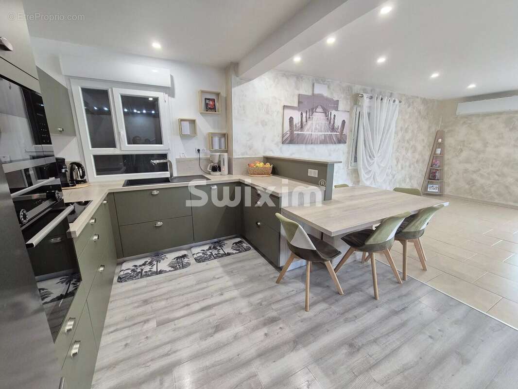 Maison à LE DESCHAUX