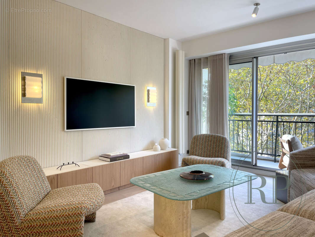 Appartement à PARIS-7E