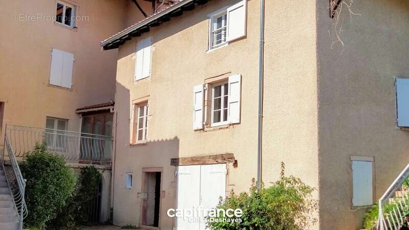 Villié-morgon – maison de village louée – 183 m² – cour – dépendance - photo 3