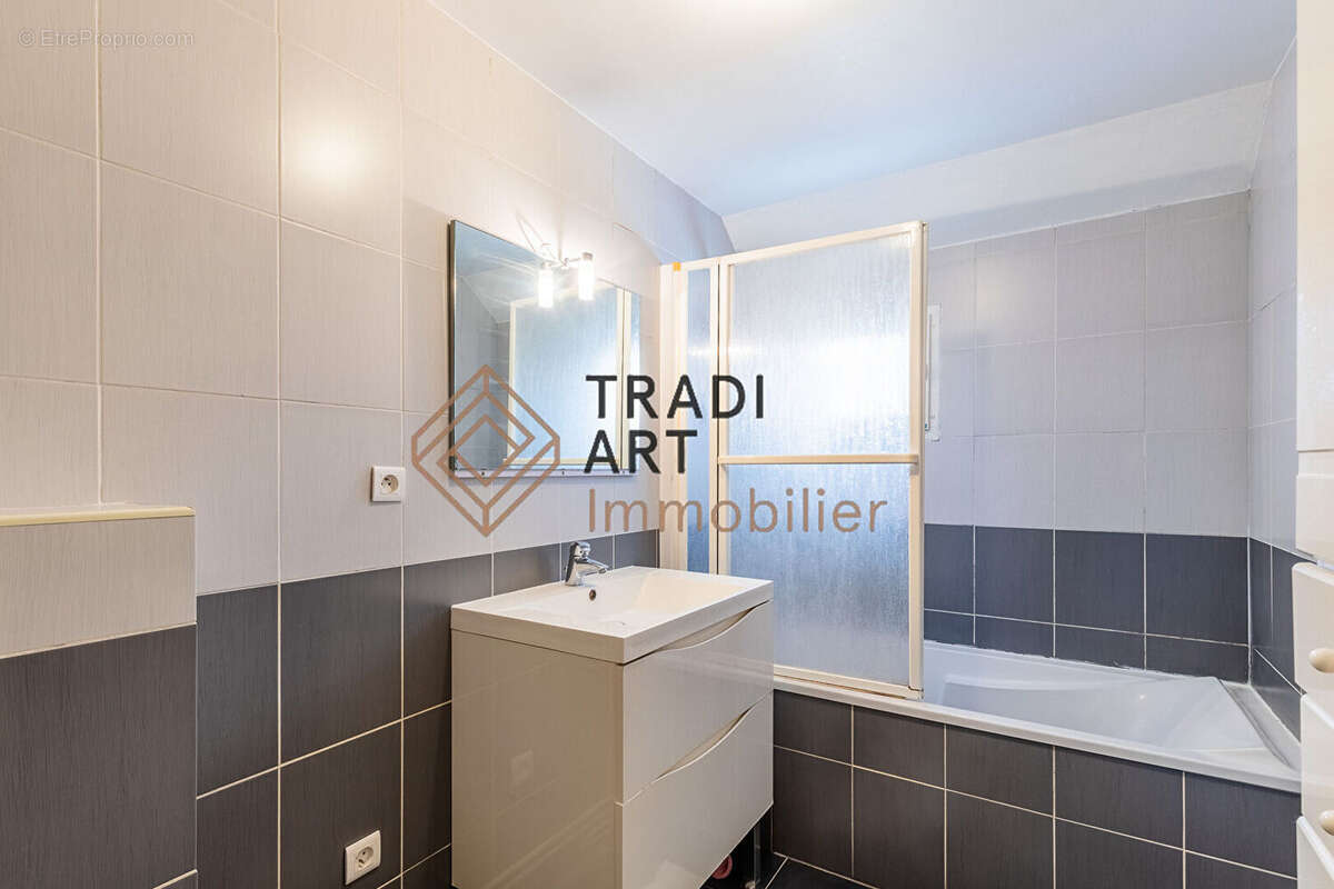 Maison à SAINTE-GENEVIEVE-DES-BOIS