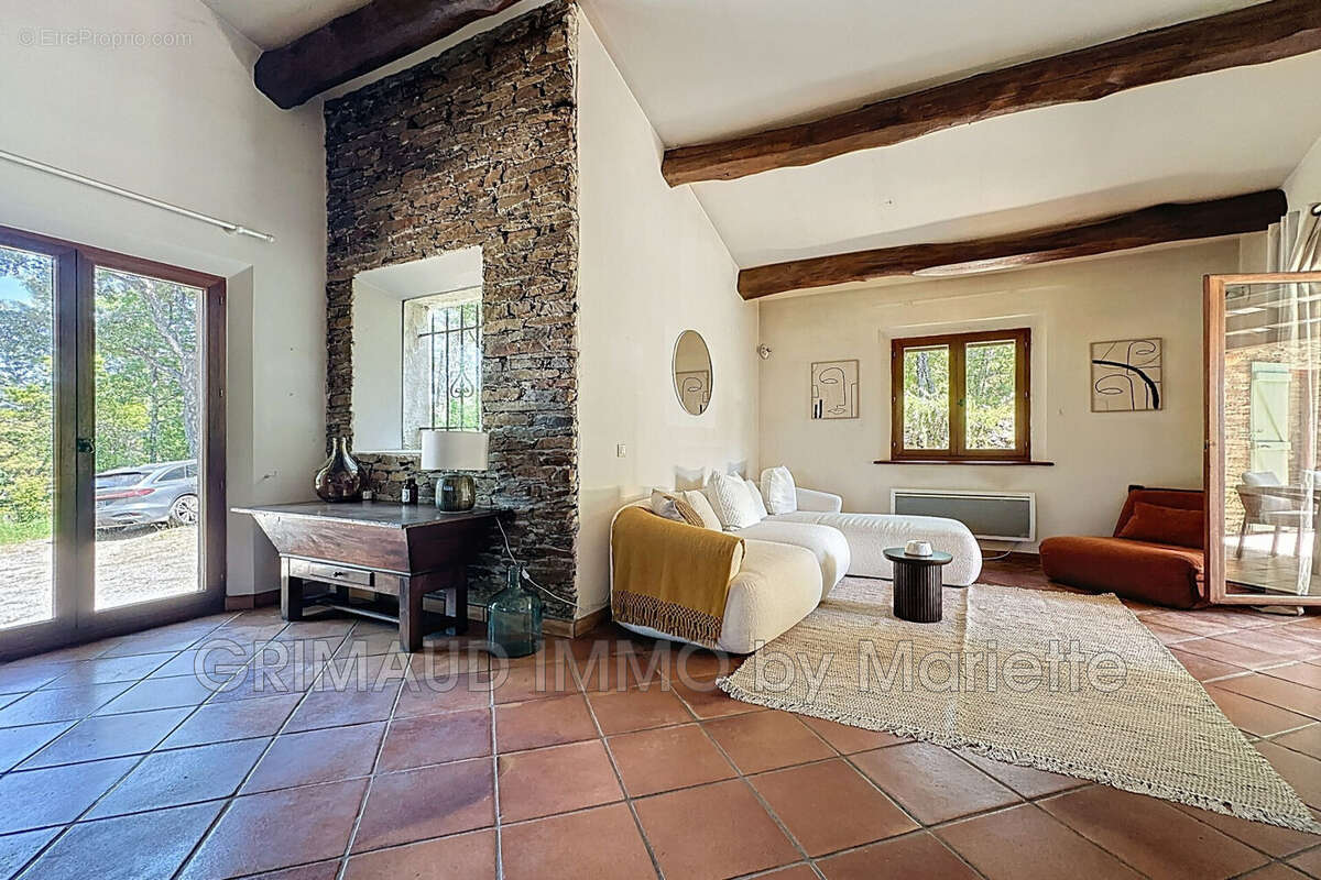 Maison à LA GARDE-FREINET