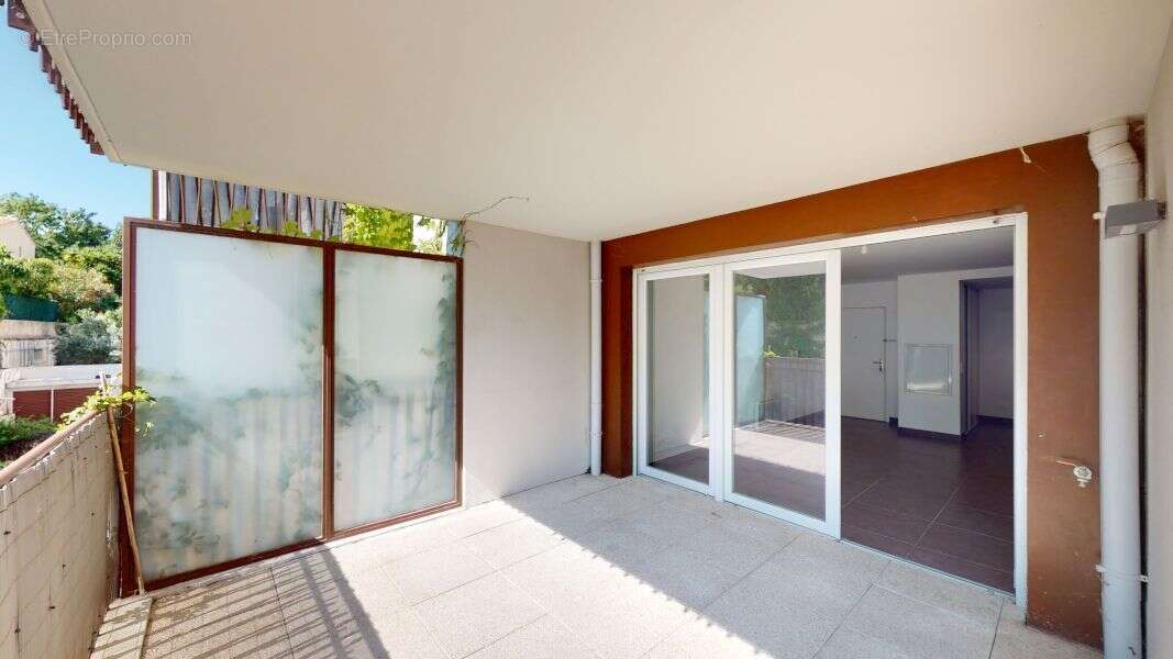 Appartement à MARSEILLE-4E