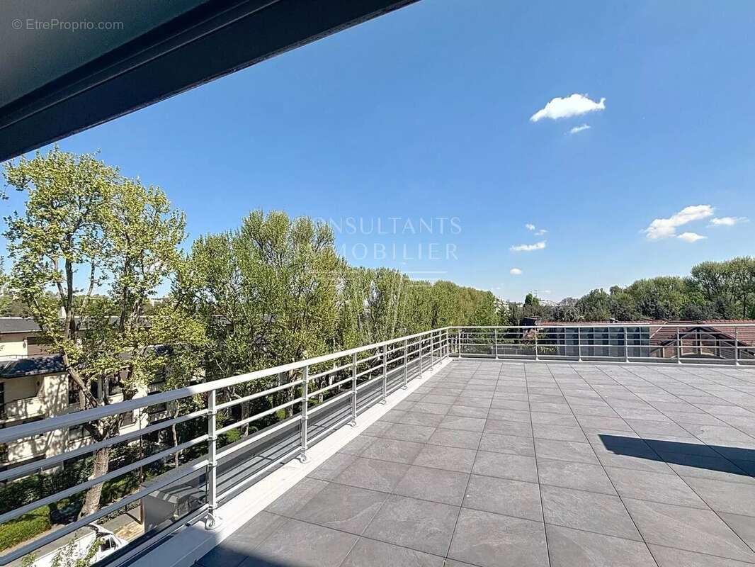 Appartement à NEUILLY-SUR-SEINE