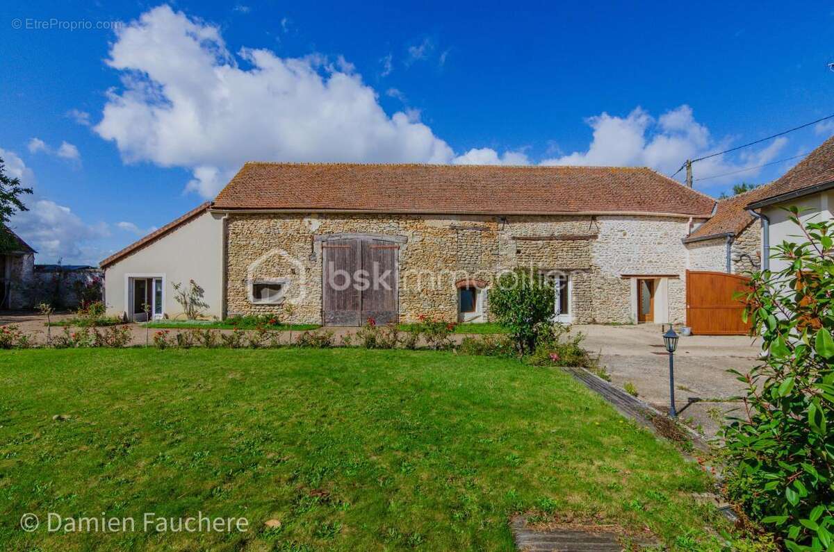 Incroyable POTENTIEL ! Splendide DOMAINE, ensemble immobilier au sein d’un ancien corps de ferme rénové, 340 m² habitables sur p - photo 11