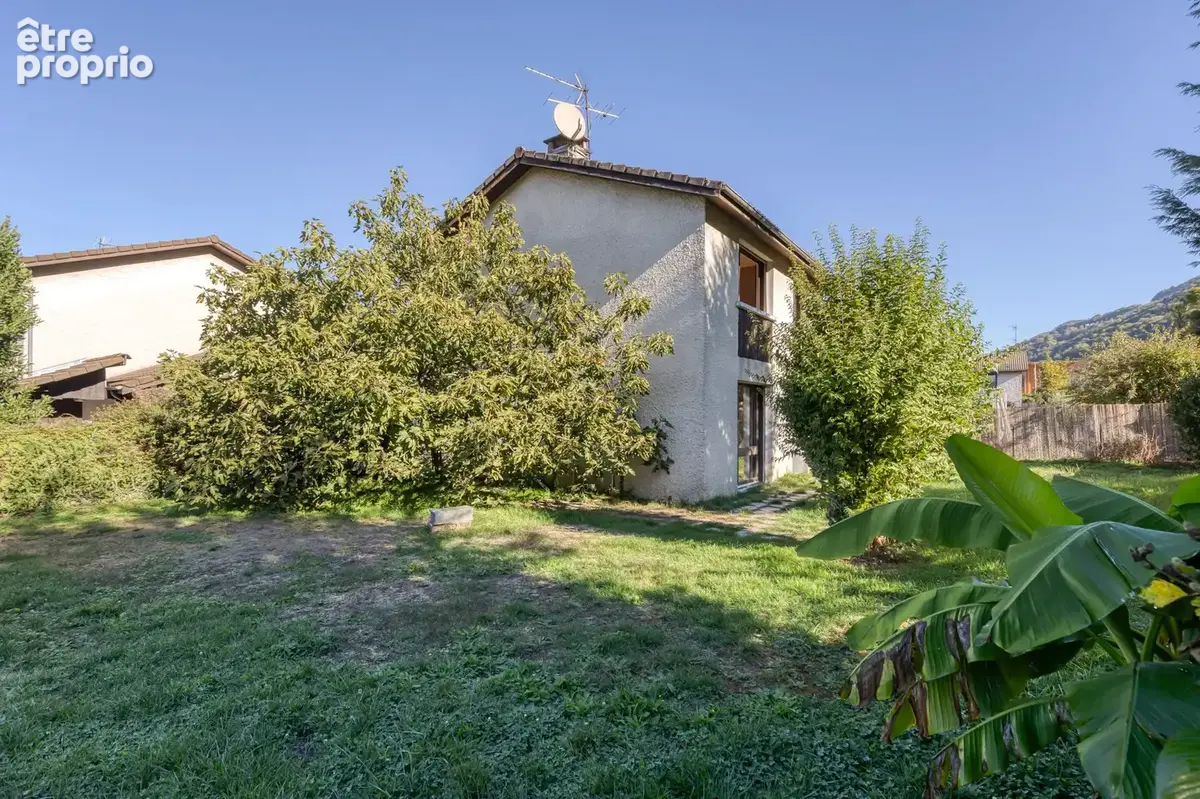 LE VERSOUD - Maison mitoyenne de 96 m2 habitables à rénover avec garage, sur terrain de 430 m2 - photo 8