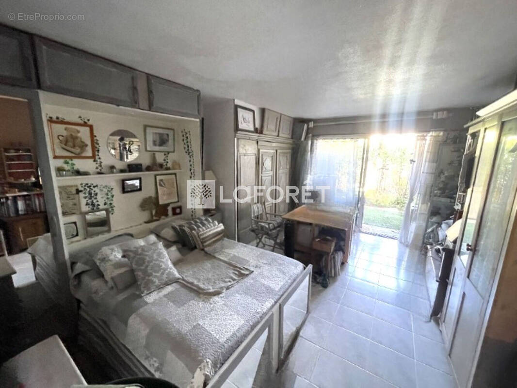Appartement à SAINT-LAURENT-DU-VAR