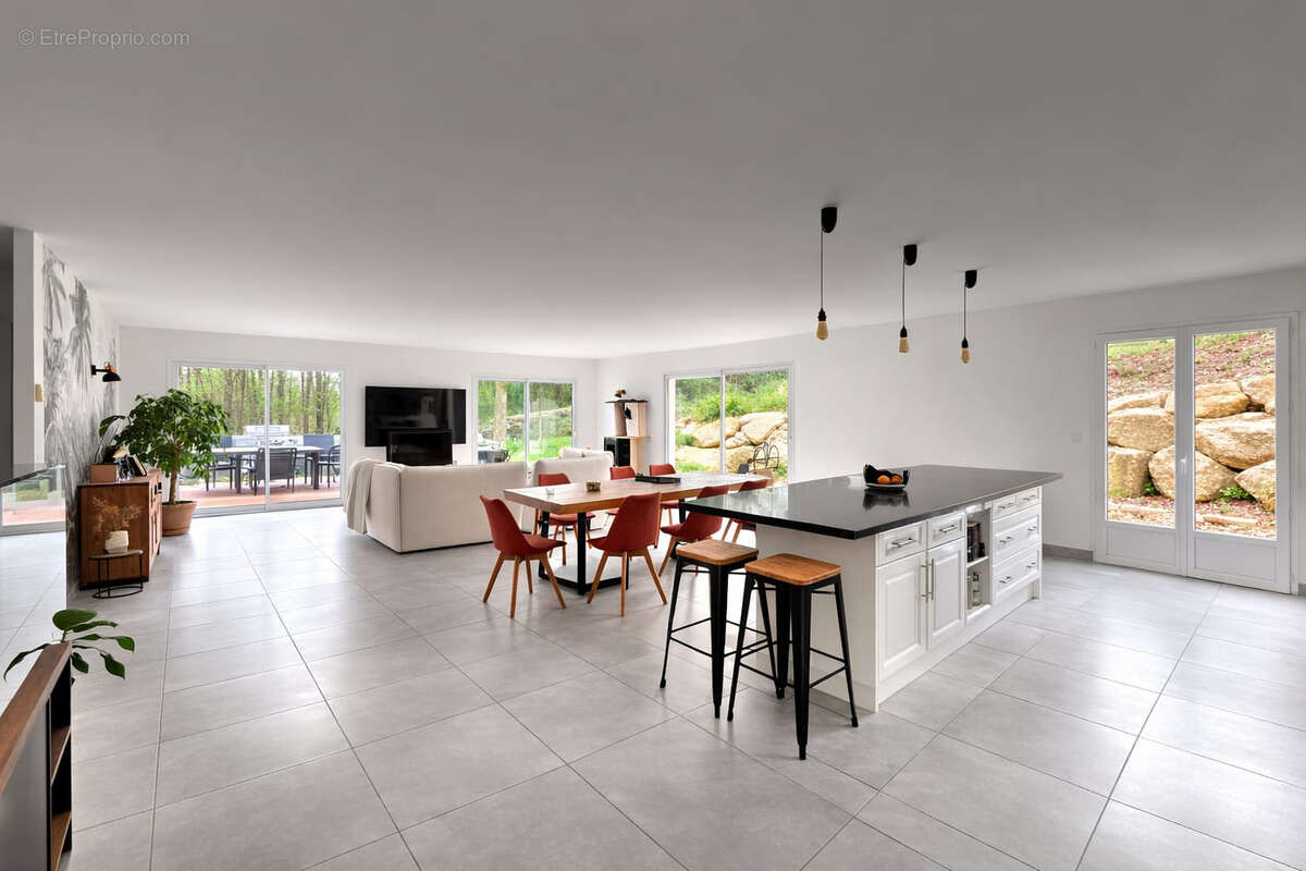 Maison à BUSSAC-SUR-CHARENTE