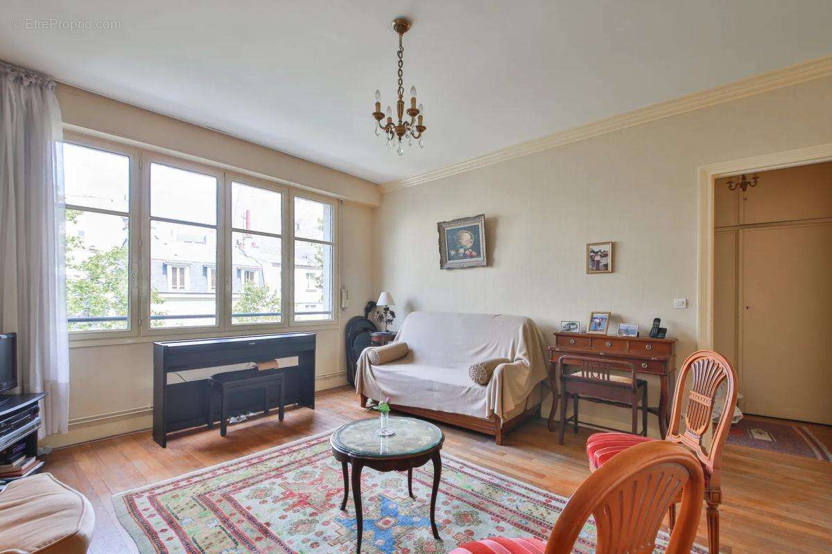 PARIS 16ᵉ – RUE MOLITOR  Un appartement à imaginer selon vos envies ! - photo 2