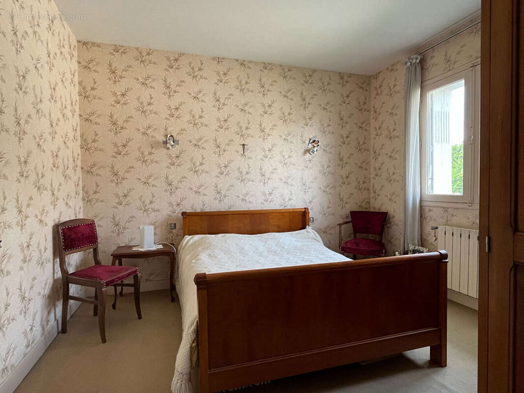 Maison à MONTMOREAU-SAINT-CYBARD