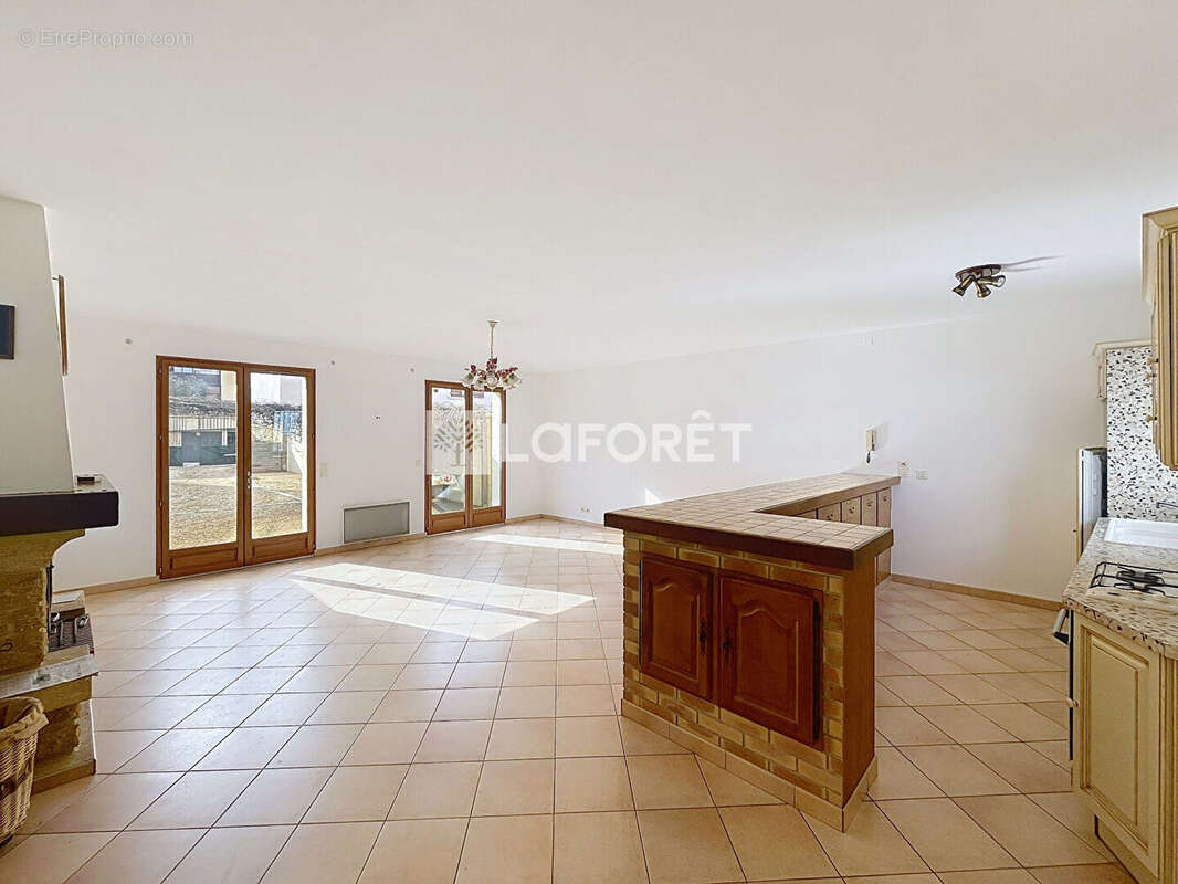 Maison à MORAINVILLIERS