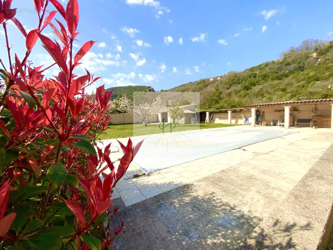 Maison à ROCHEMAURE