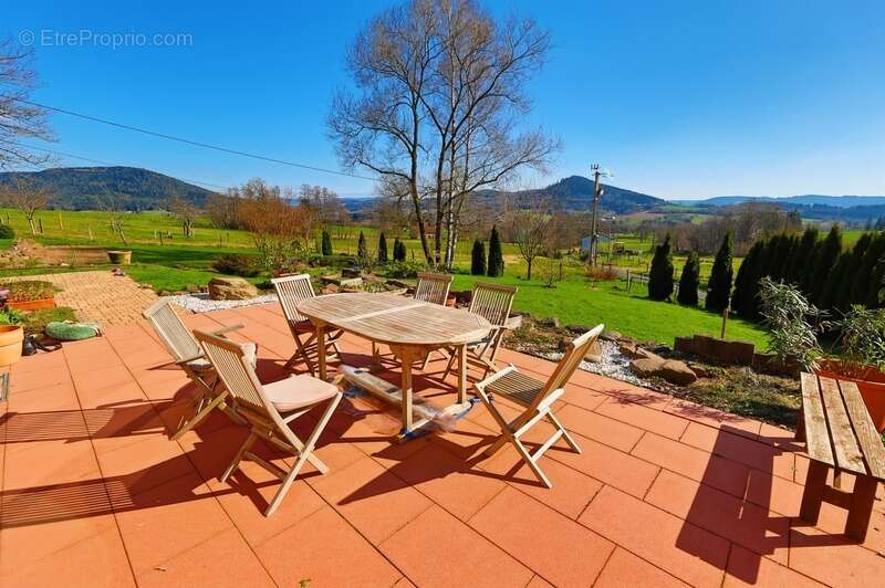 Maison à LA CHAPELLE-DEVANT-BRUYERES