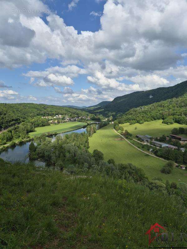 Terrain à OUGNEY-DOUVOT