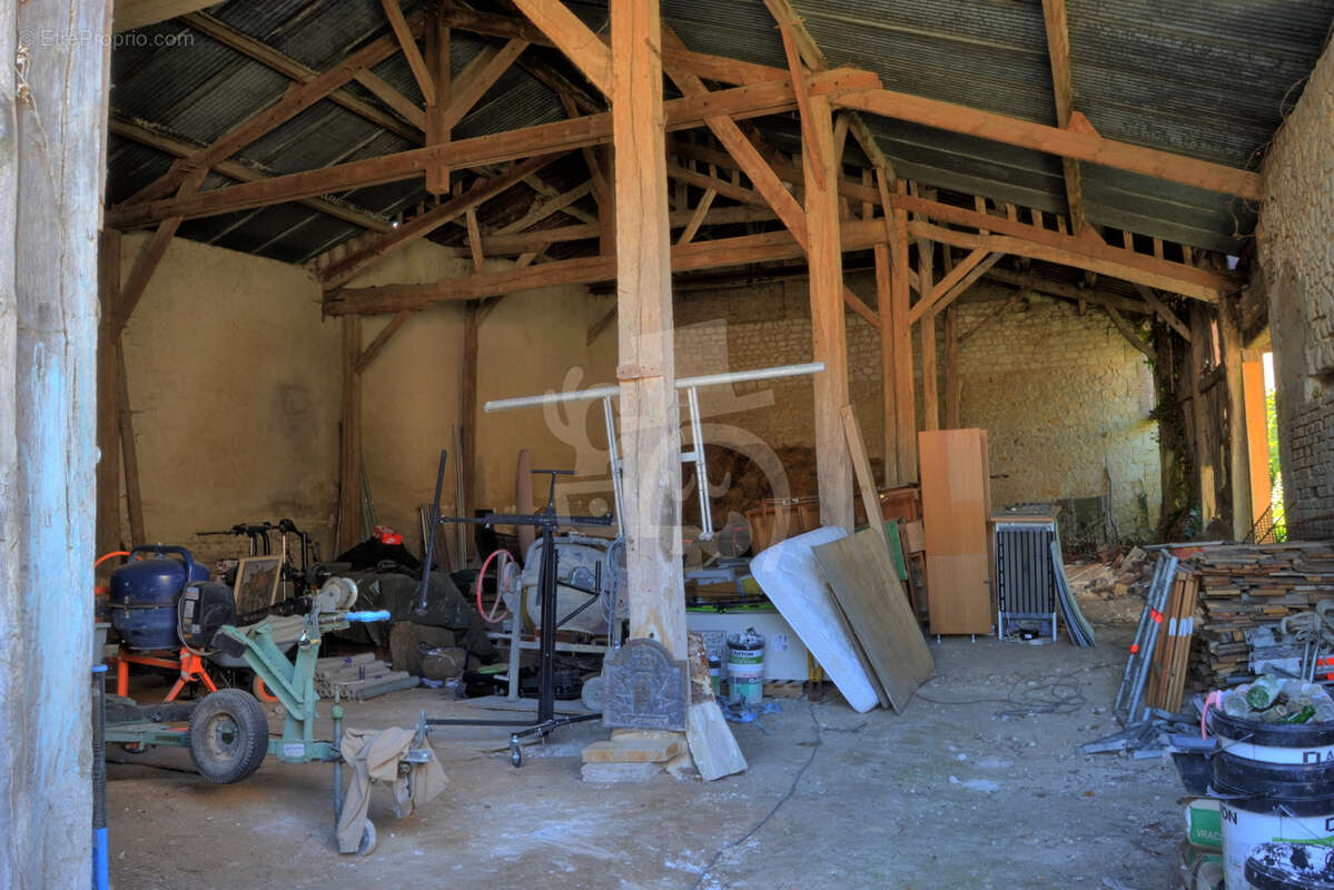 Hangar / Terrain sur parcelle de 632 m2 - photo 3