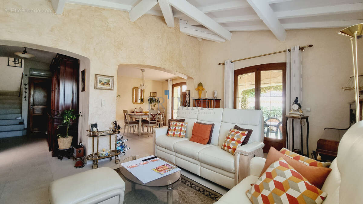 EXCLUSIVITÉ   BOULOURIS   Maison au calme, 3 chambres, jardin 615 m2 et grand sous-sol - photo 4