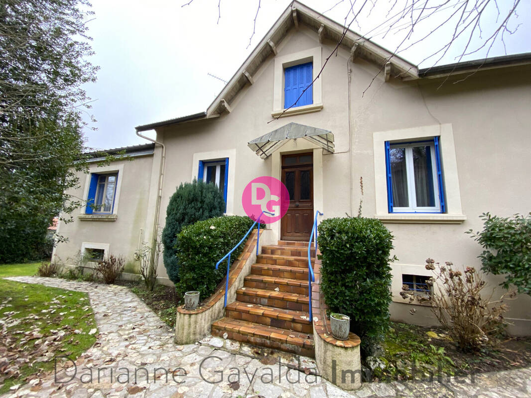 Maison à DECAZEVILLE