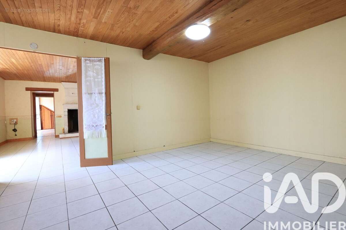 Maison 142 m² à Arcais  - photo 7
