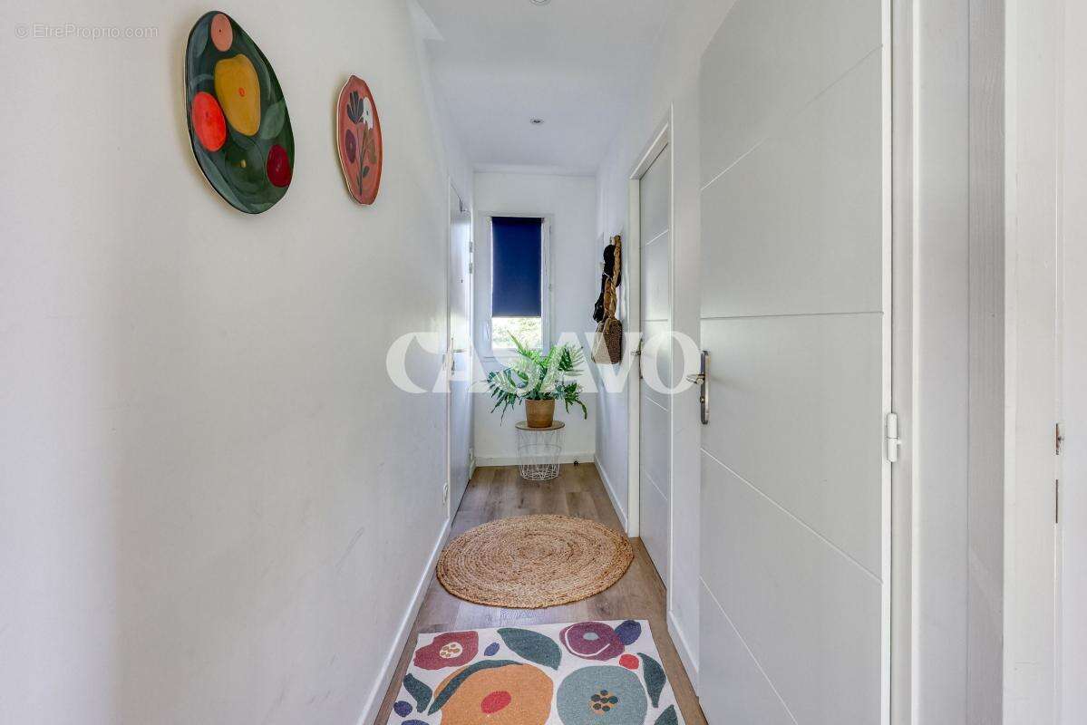 Appartement à LA ROQUE-D'ANTHERON