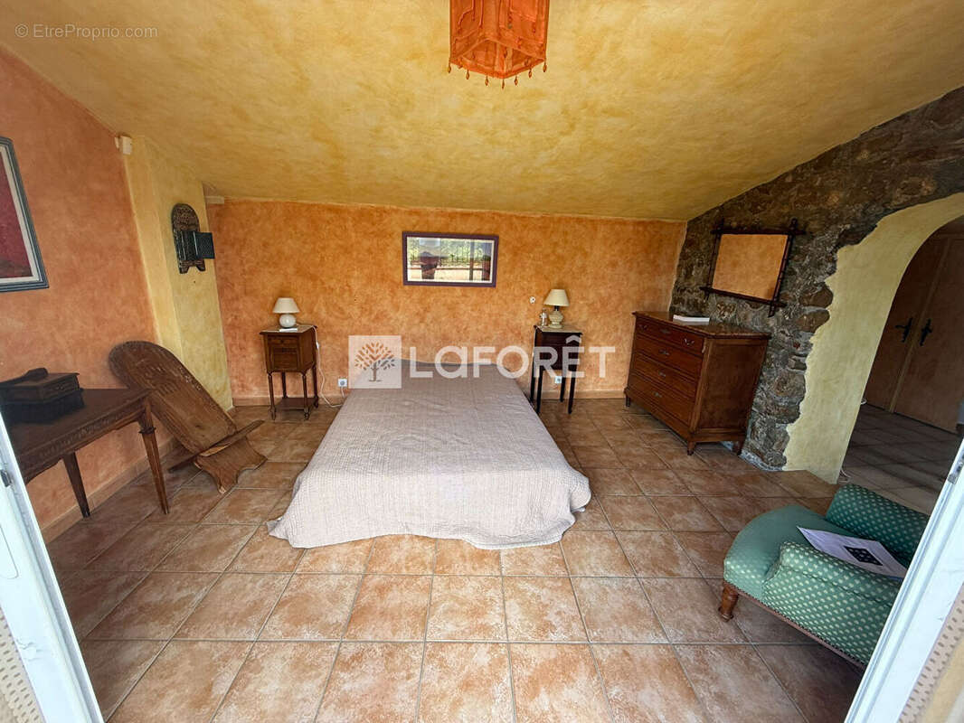 BERGERIE A FAYENCE  DANS UN HAMEAU  3+1pièce(s) 100 m2 avec 60m² de dépendances et très belle piscine - photo 12
