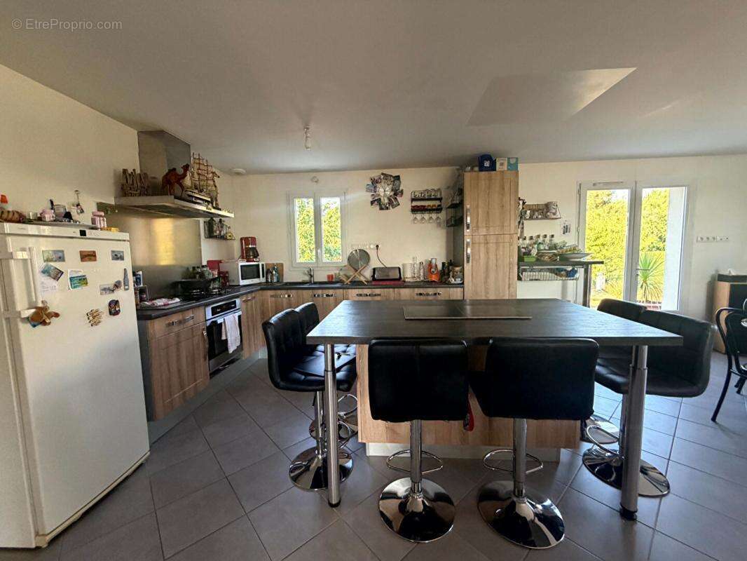 St Andre De Lidon Maison 4 pièce(s) de plain pied 86 m2 - photo 2