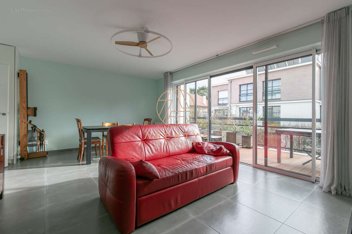 Appartement à SAINT-MAUR-DES-FOSSES