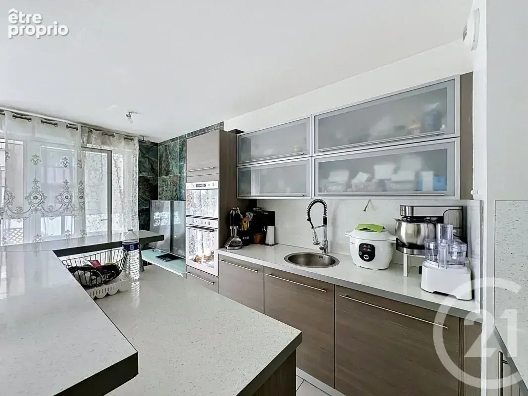 Appartement 74 m² à Saint-Fons  - photo 5