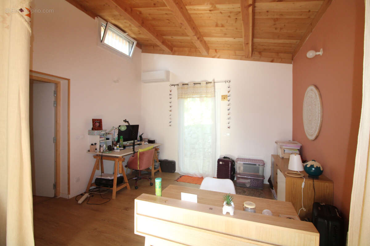 Charmante maison en bois de 98 m2 sur un terrain de 2800 m2. - photo 64