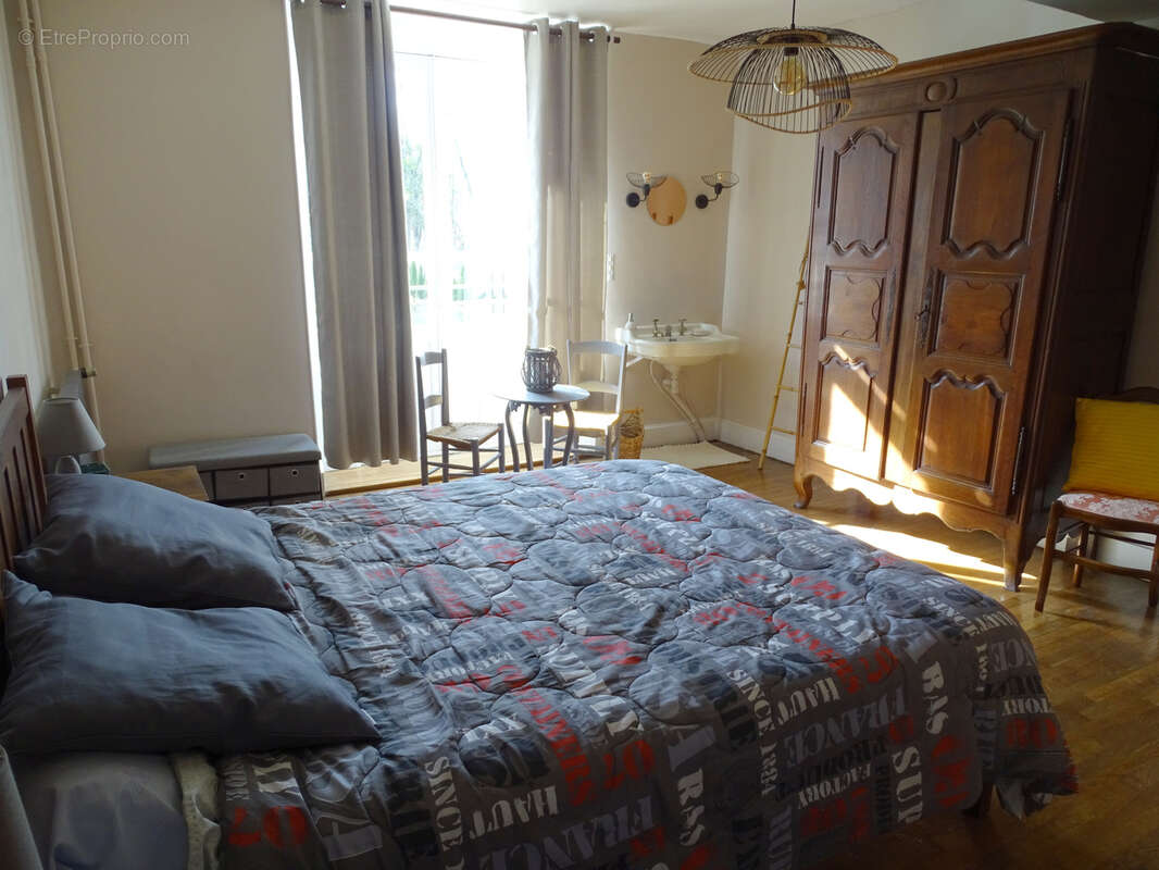 Maison à MONTIGNY-SUR-AUBE