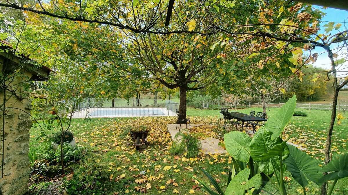 Maison à SAINT-FELIX-DE-VILLADEIX