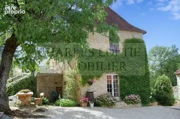Ancienne ferme avec gîtes et piscine sur 9070 m2 de terrain - photo 4