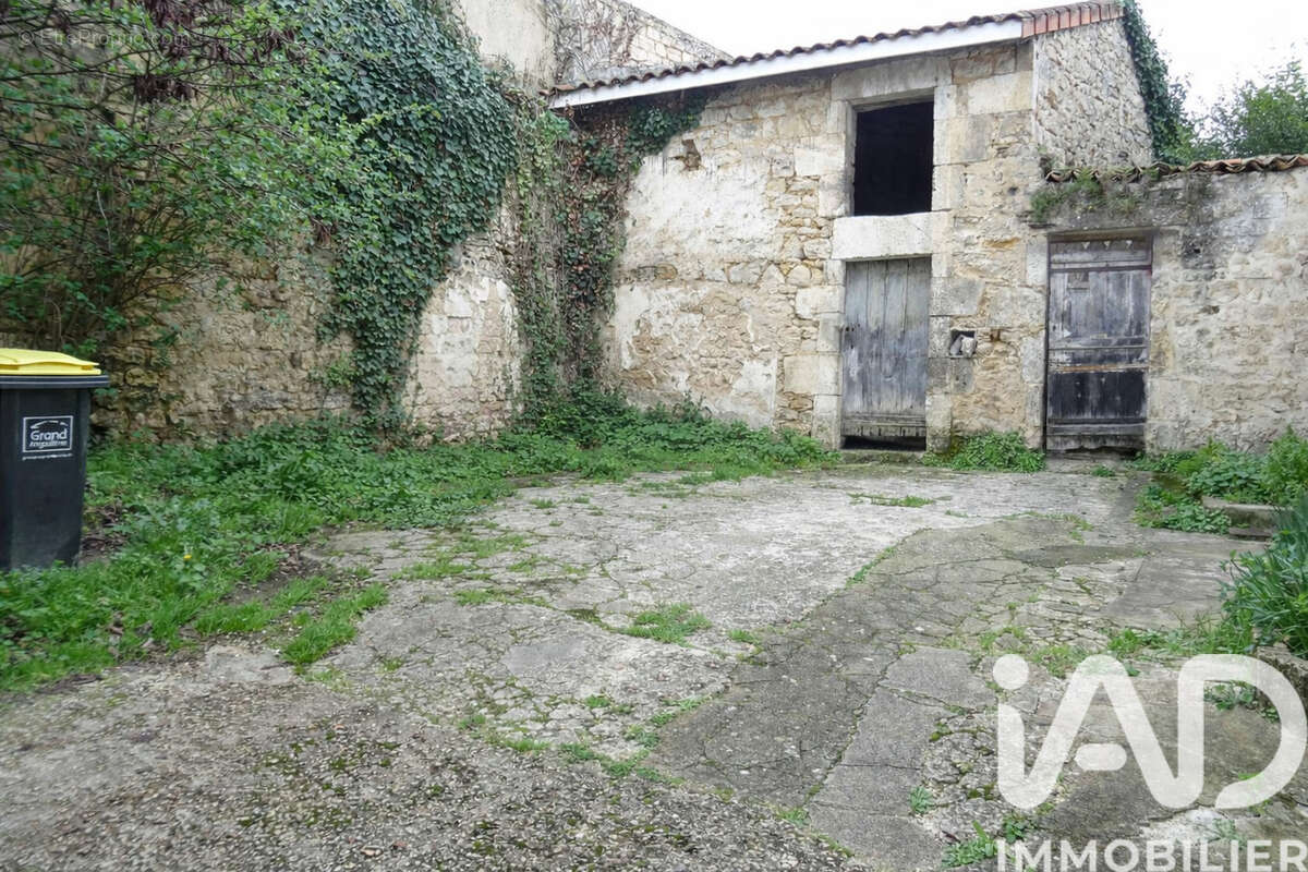 Photo 2 - Maison à GOND-PONTOUVRE