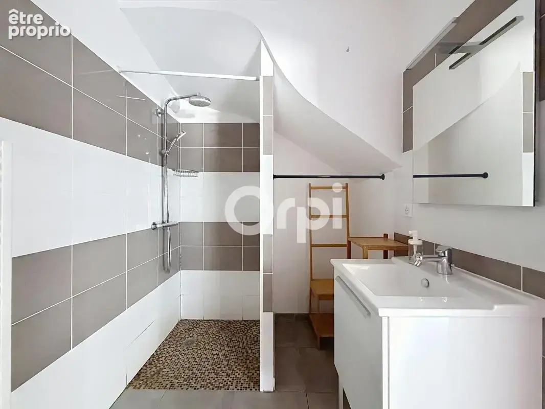 ** Maison 3 pièces 88 m2 + remise 24 m2 - Stationnements et jardin ** - photo 15