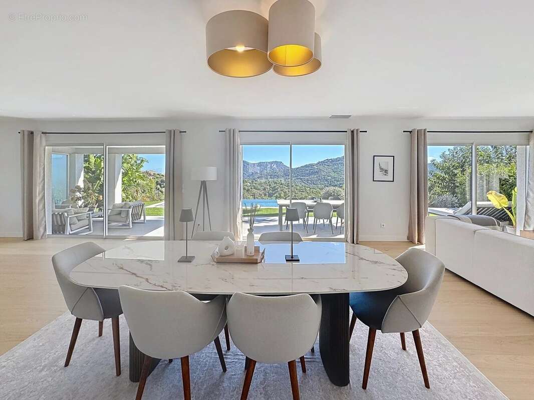 Maison à LES ADRETS-DE-L'ESTEREL