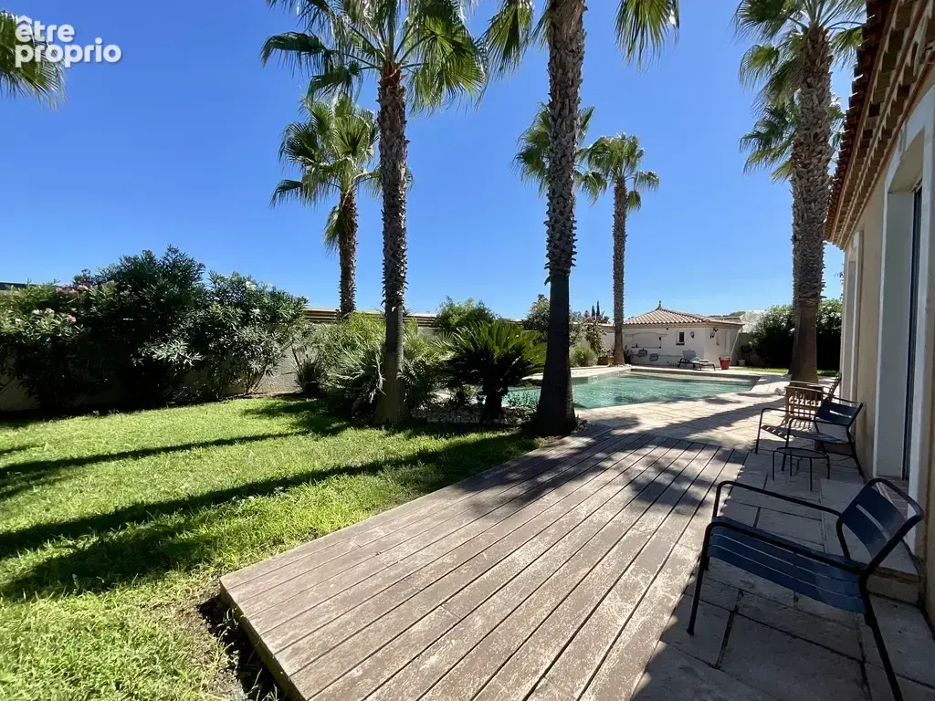 Villa de charme avec piscine, jardin paysager, double garage et prestations premium - photo 24