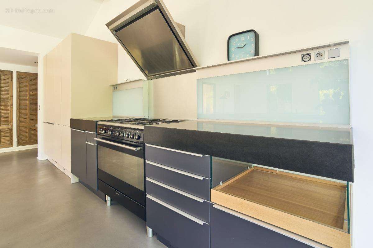 Maison à LE PUY-SAINTE-REPARADE