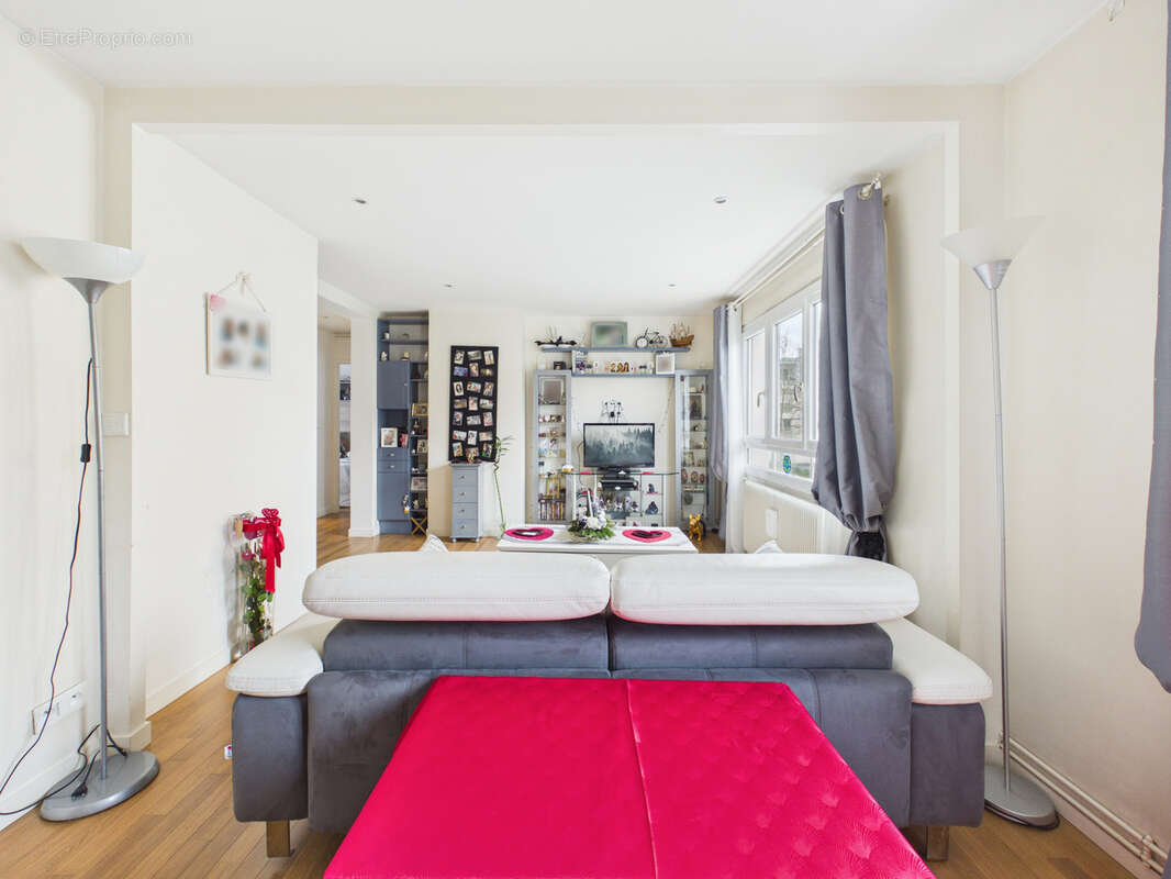 Appartement à SARTROUVILLE