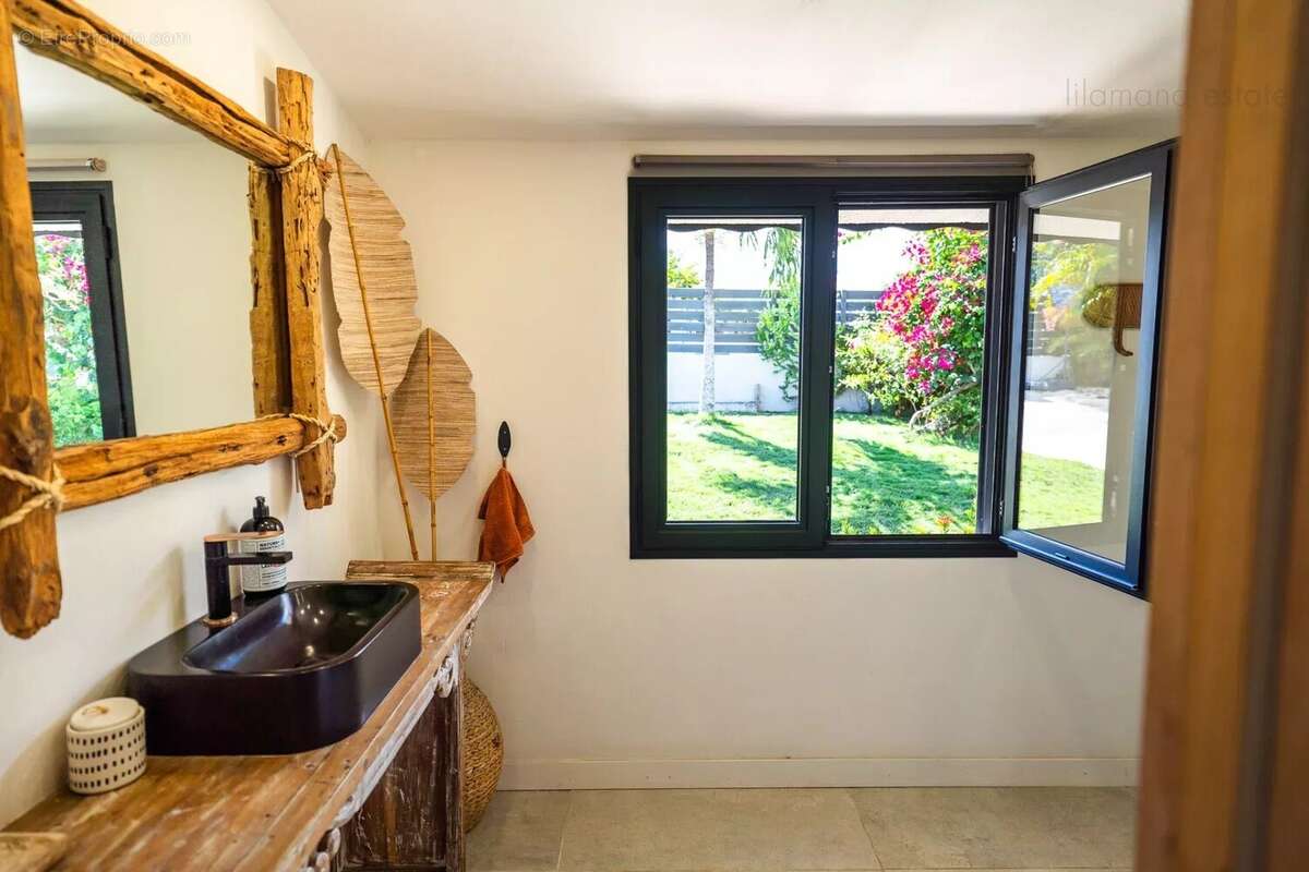 Guadeloupe - villa meublee - 8 pieces - photo 12