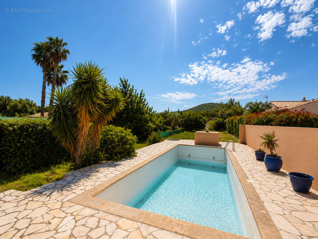 Maison à BORMES-LES-MIMOSAS