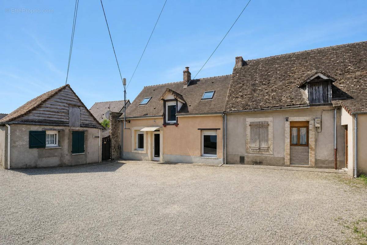 Maison à MONTFORT-LE-GESNOIS