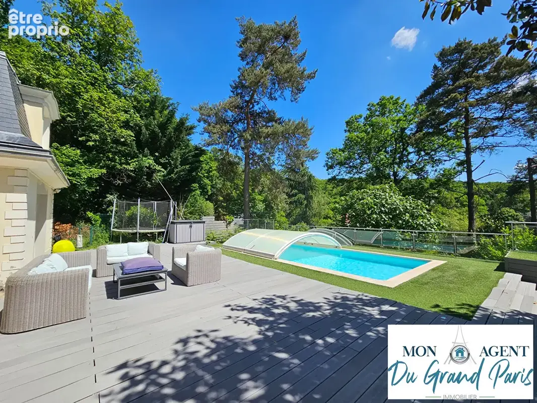 Superbe Maison Mansard Verrieres Le Buisson proche Bievres - 250 m2 + sous sol total + piscine + dépendance sur terrain de 2400m - photo 2