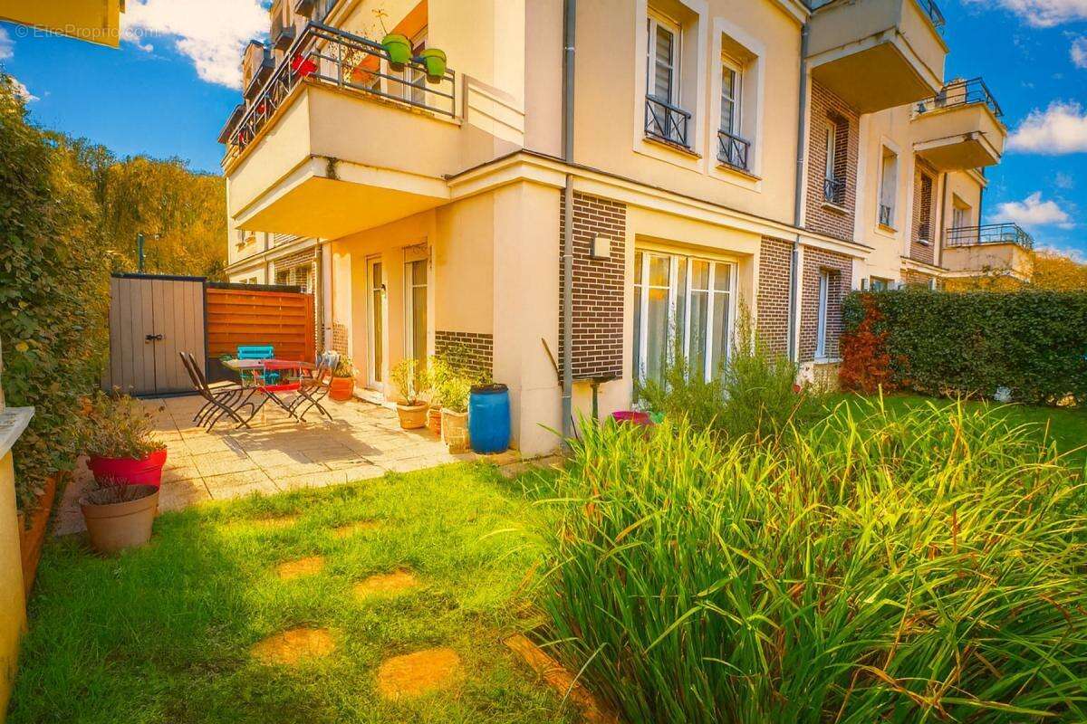 Appartement à LES CLAYES-SOUS-BOIS